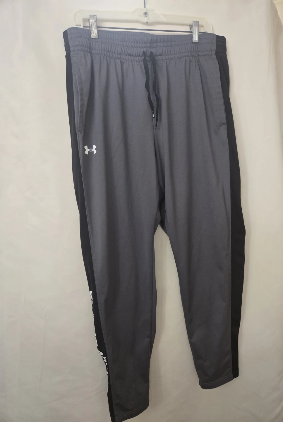 Under Armour Mens' Track Pant.  XL.
