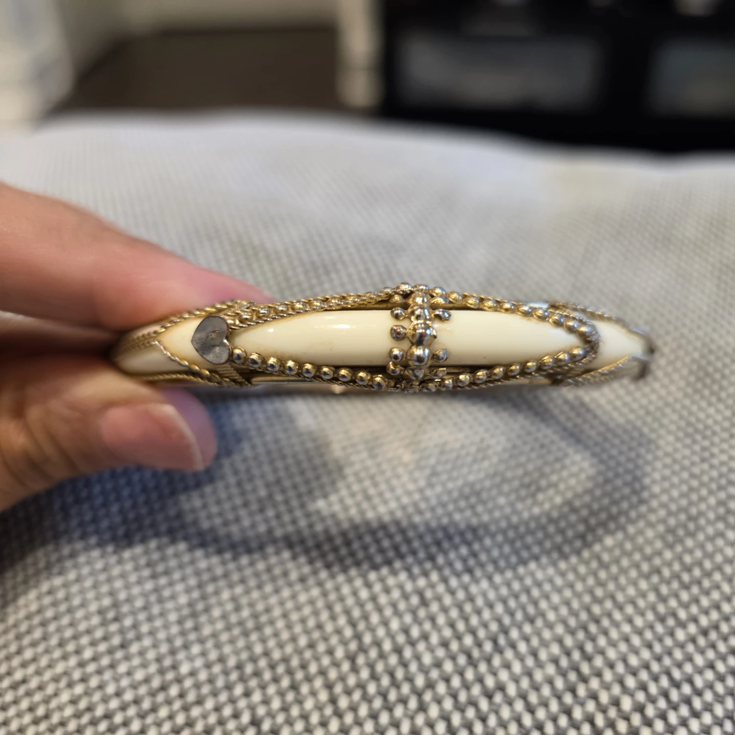 Vintage Gold Tone Cream Enamel Hinged Bangle Bracelet - photo 2