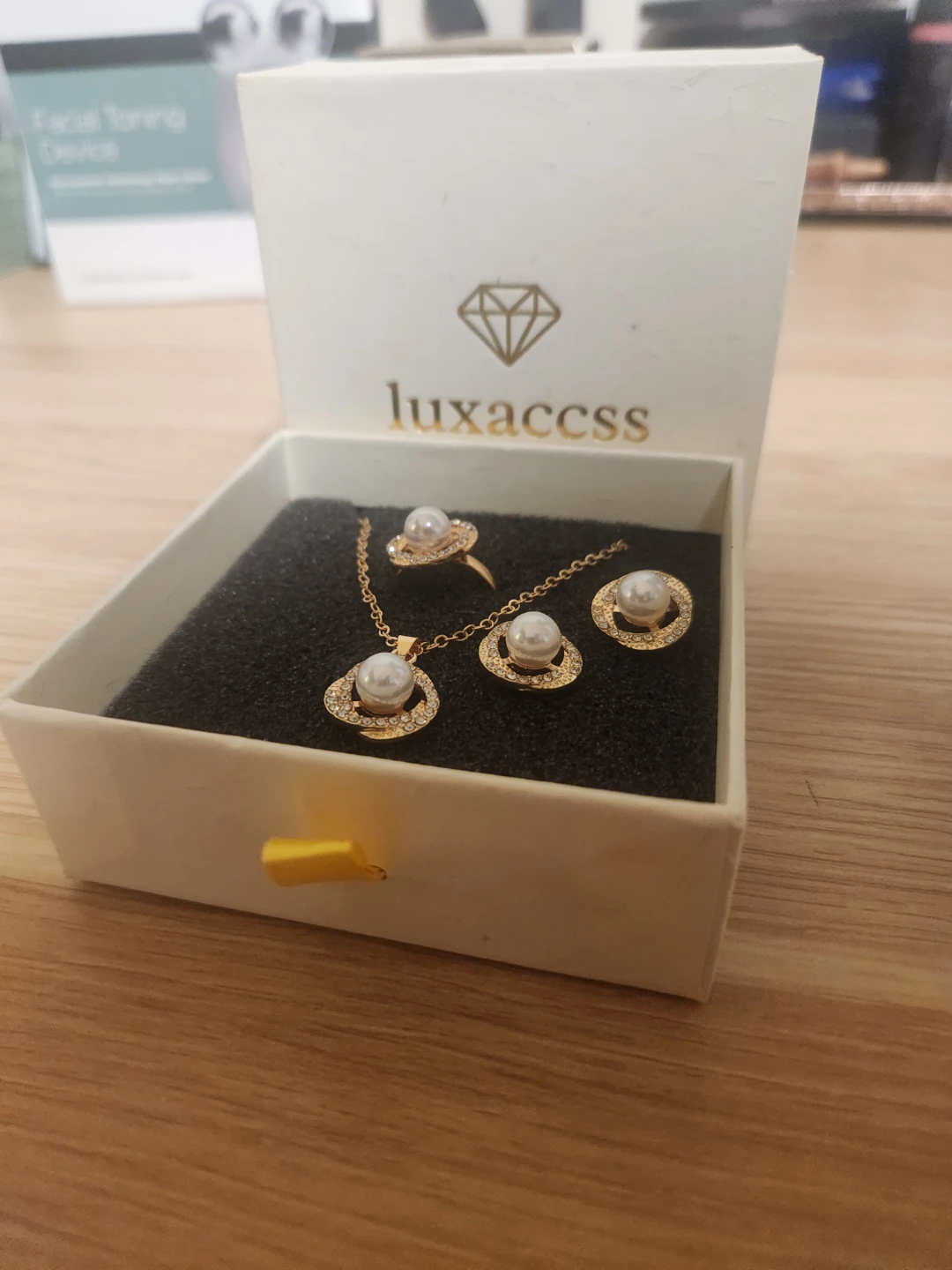 Luxaccess Pearl and Rhinestone Jewellery Set