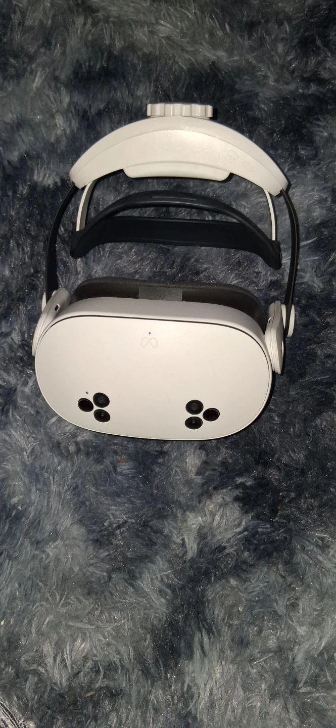Meta Quest 3 VR Headset and Controllers