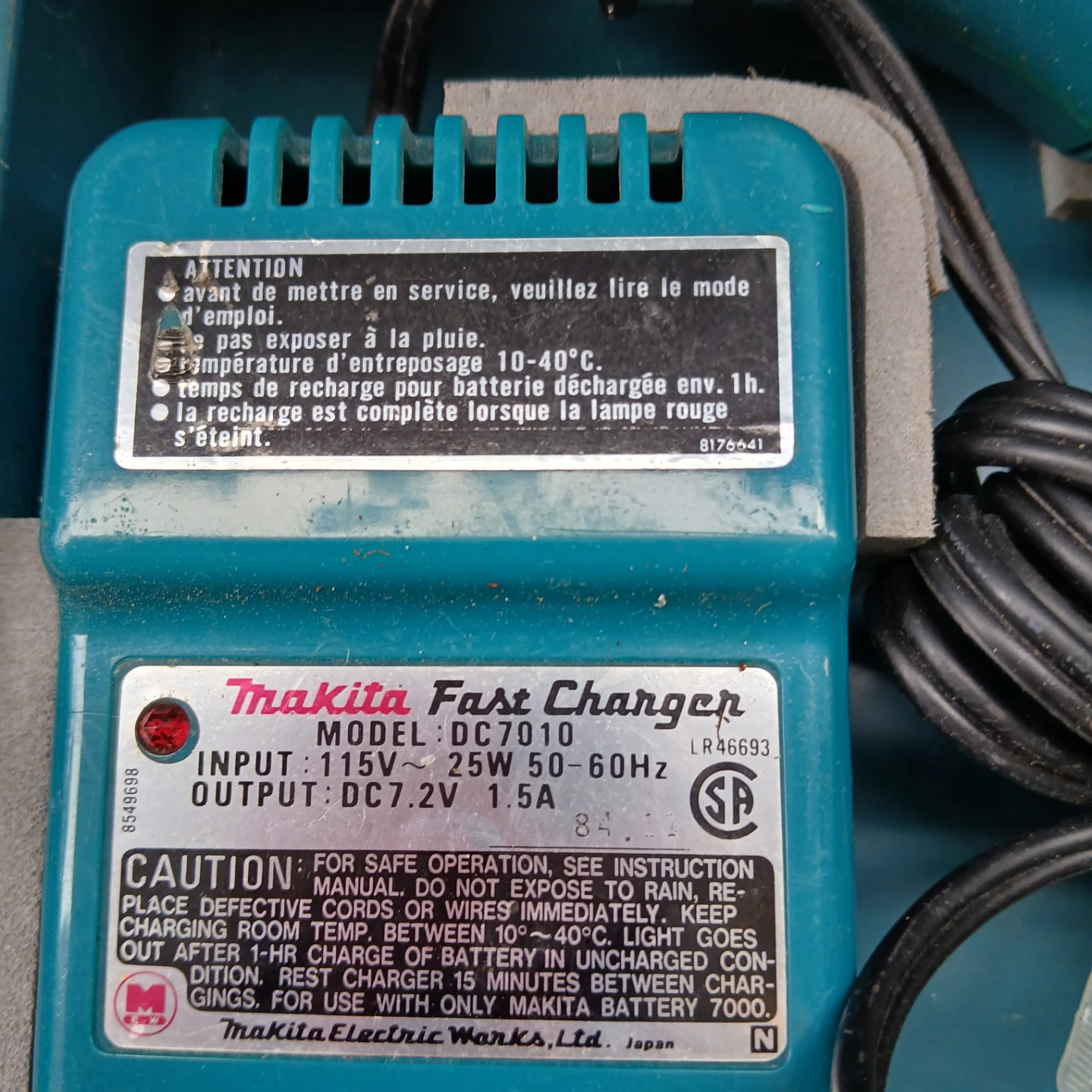 Vintage Makita 10mm Cordless Drill 6010D with Charger and Case - photo 3