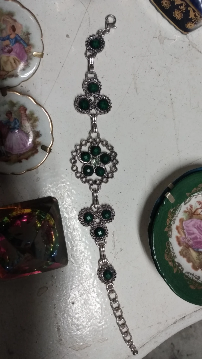Vintage-style Silver Tone Bracelet with Emerald Green Stones
