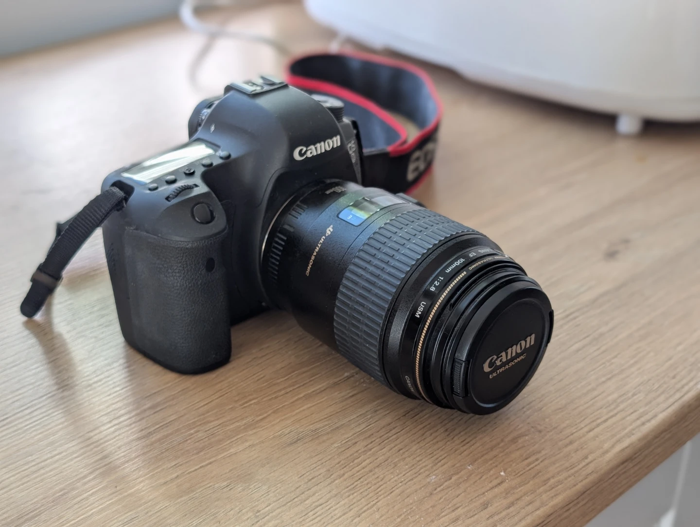 Canon EOS 6D DSLR Camera with Canon Ultrasonic 100mm Macro lens - photo 4