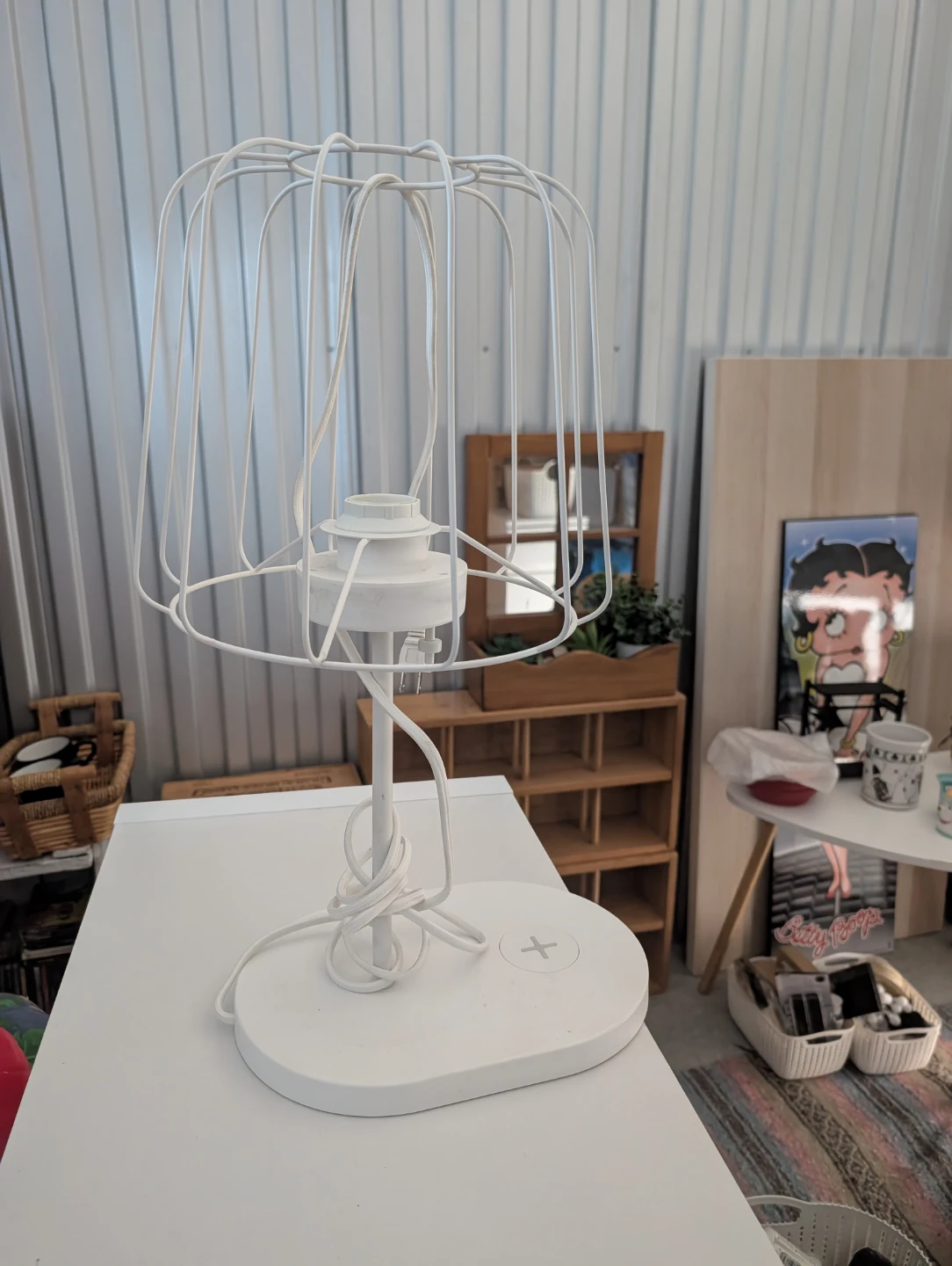 IKEA LAMP WITH WIRELESS CHARGING BASE