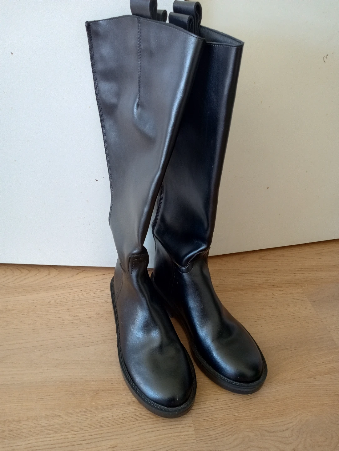 Black knee high boots $30, sz 38, cleaning up the closet