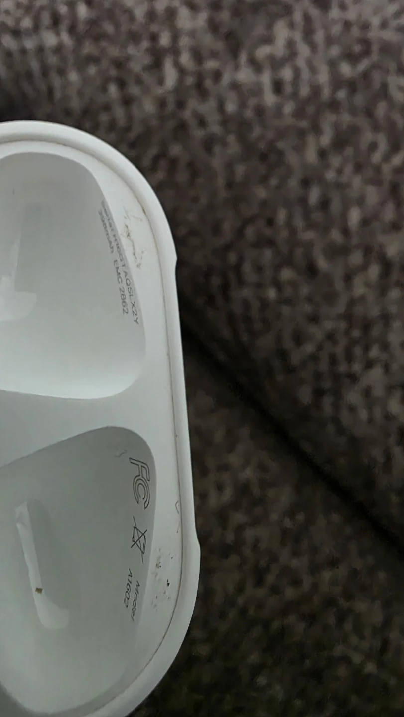 Apple AirPods with Charging Case .I have just one. Missing - photo 4