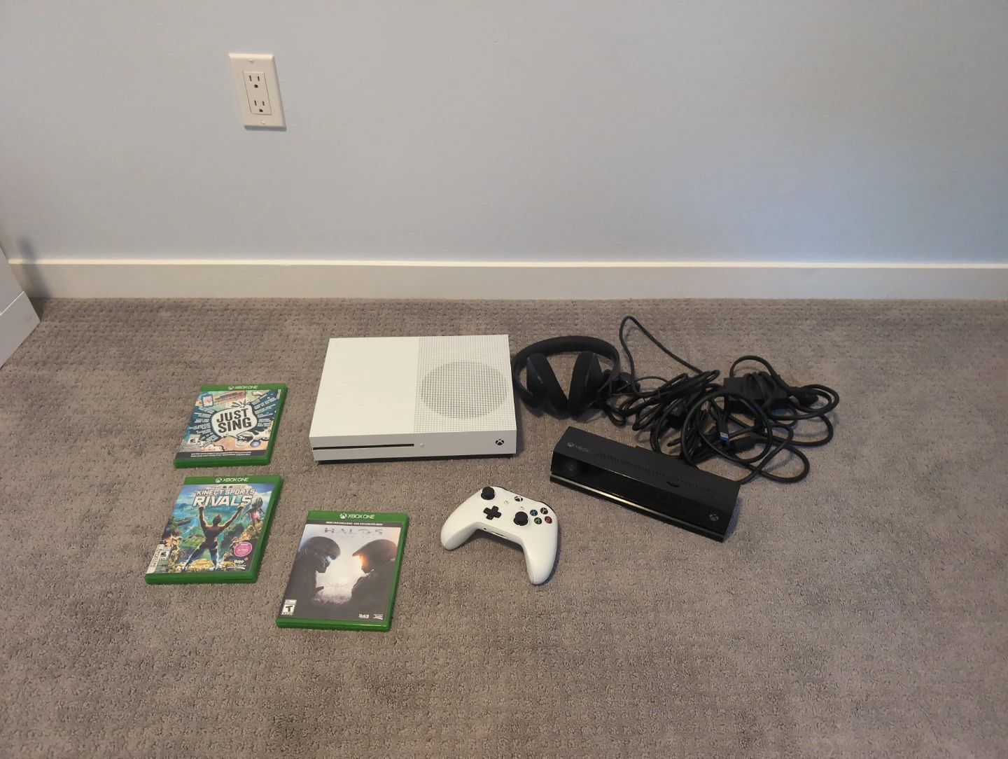 Xbox One S Console, 3 games + Kinect (Working)
