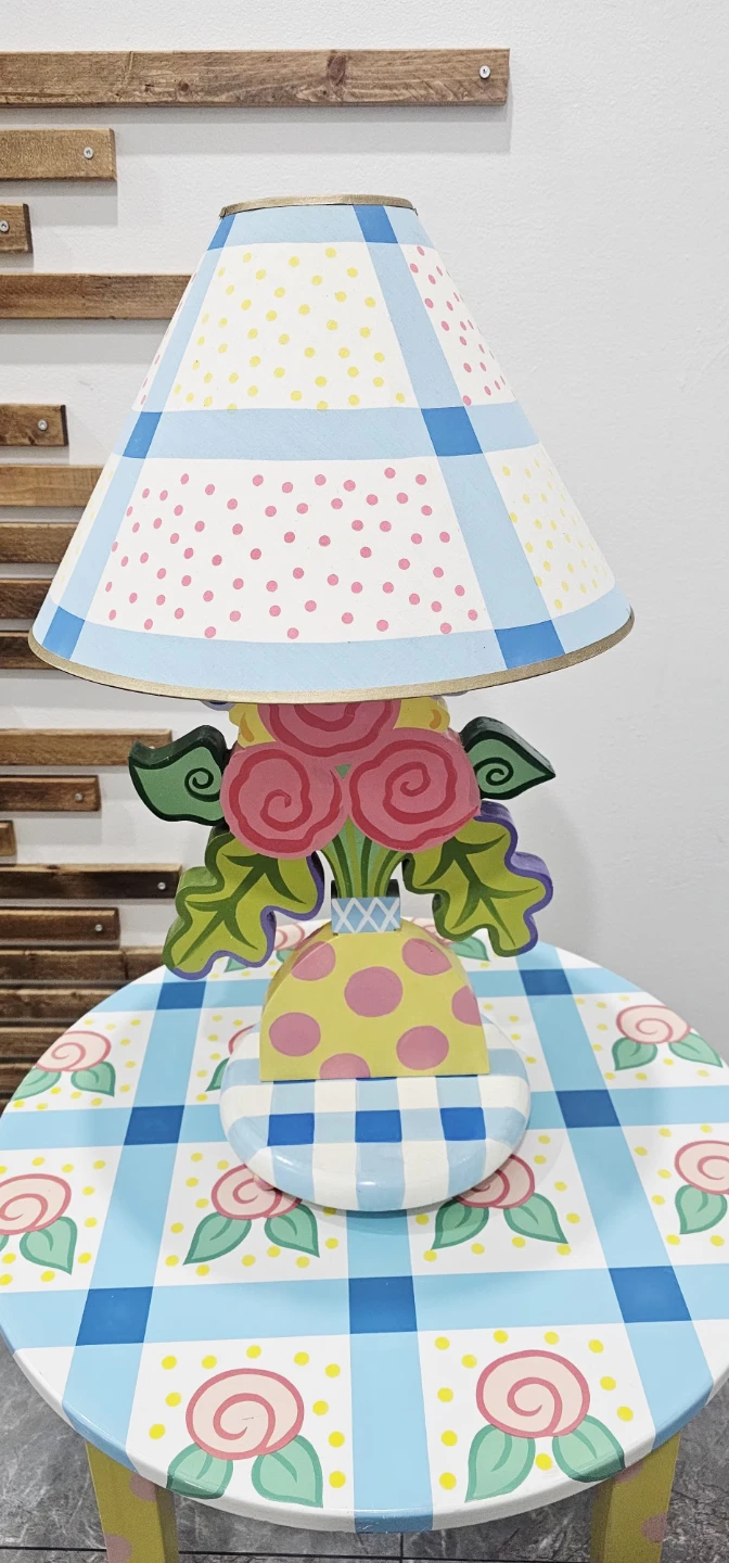 Side table and lamp - photo 2