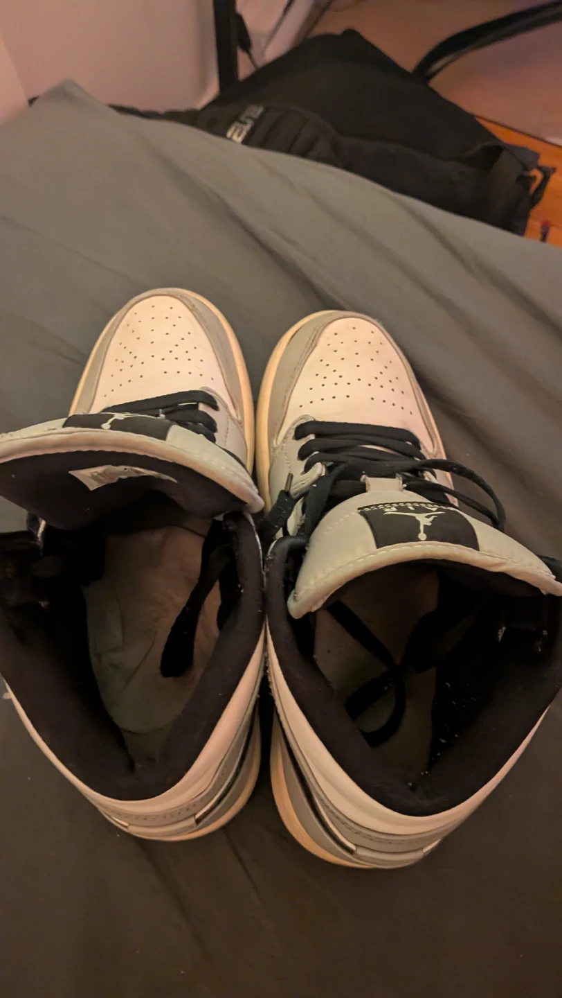 Air Jordan 1 High Grey and White - photo 4