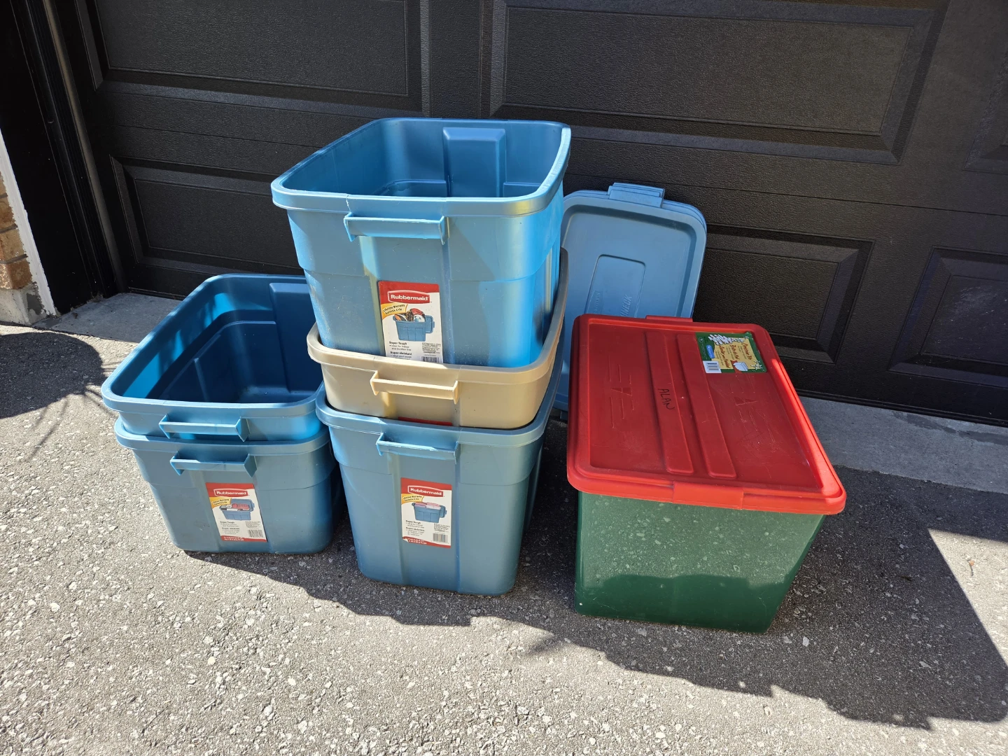 6 Storage Bins / Totes