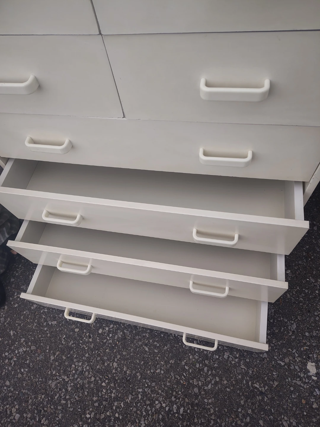 White 8-Drawer Dresser - photo 4