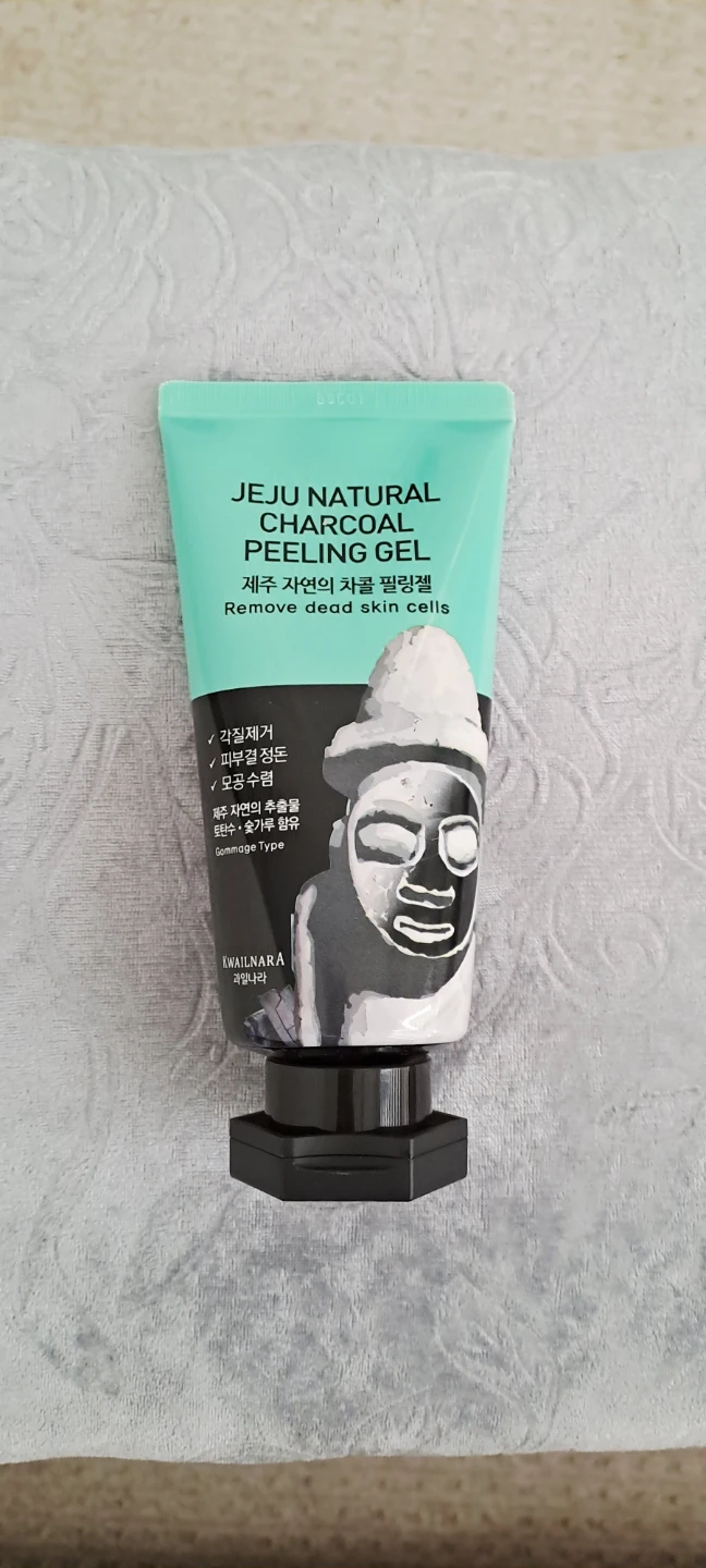 Jeju Natural Charcoal Peeling Gel