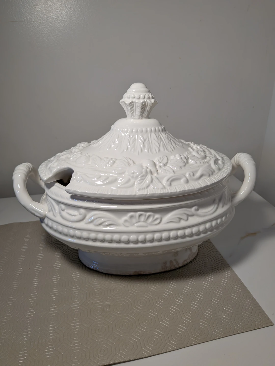 White Ceramic Tureen with Lid - photo 2