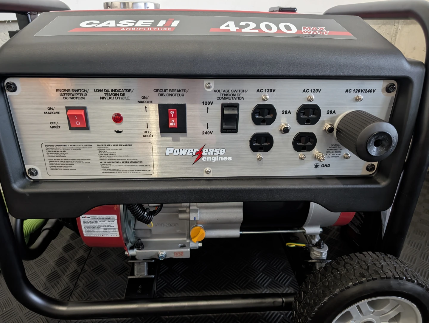 Brand New Case IH 4200 Max Watt Portable Generator - photo 3