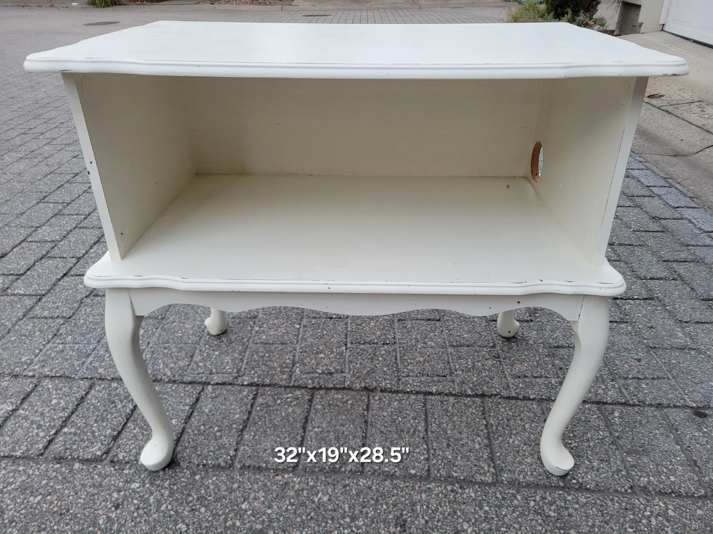 Vintage French Provincial Side Table / Nightstand / Media Stand - photo 4