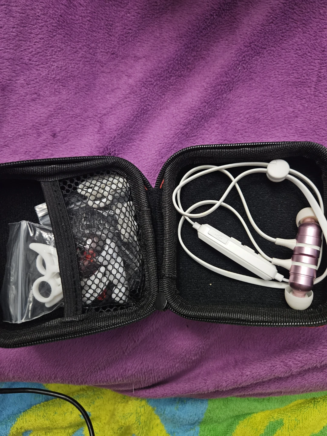 Parasom Wireless Bluetooth Earphones with Case