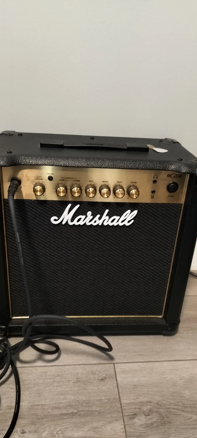 Sire S3 Electric Guitar and Marshal MG15R Gold Amp - photo 3