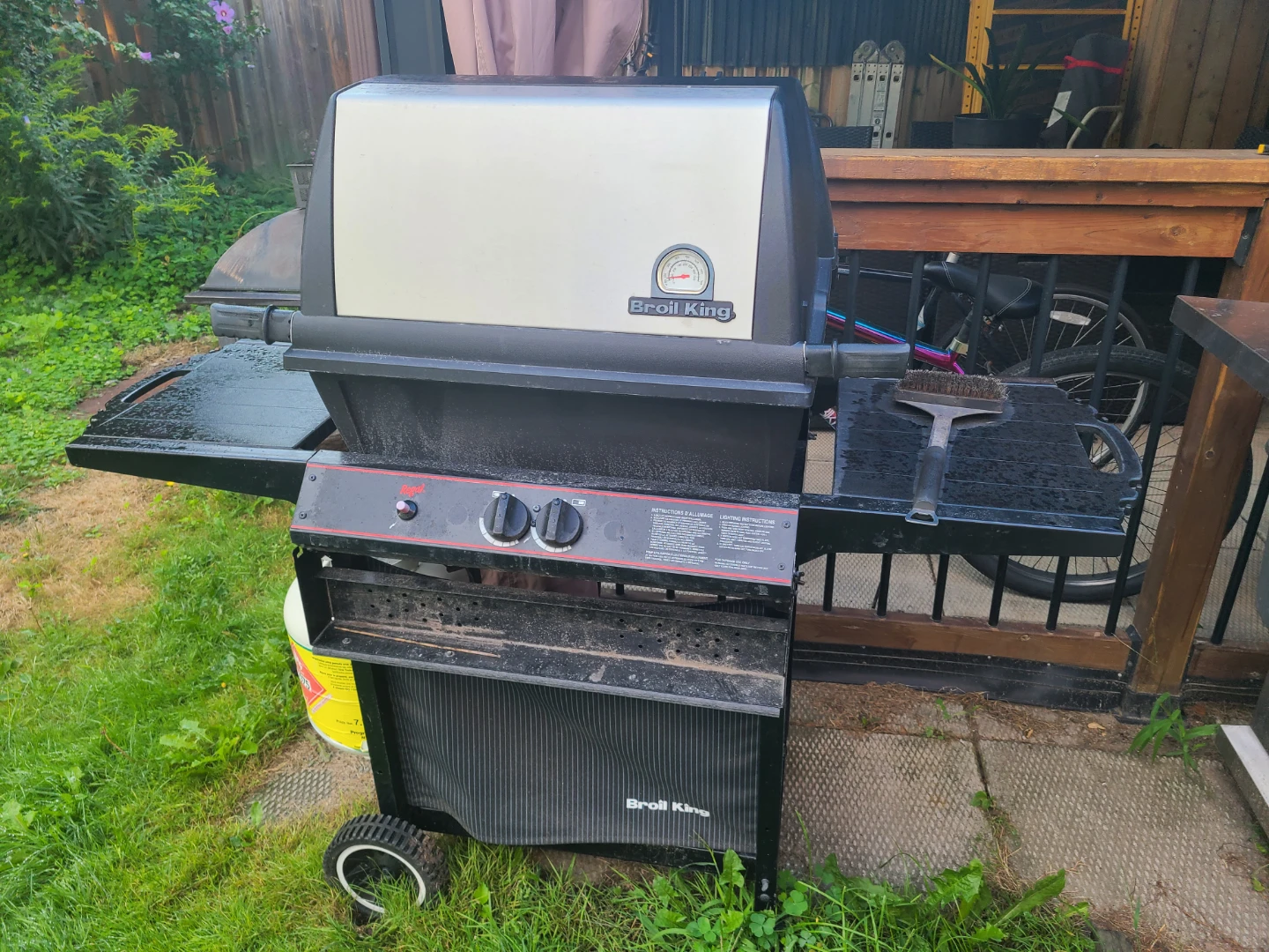Broil King Gas Grill with Side Burner