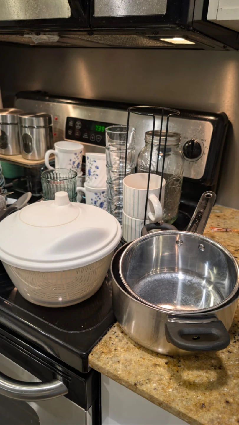 Kitchenware bundle including dishes, glasses and tools - photo 3