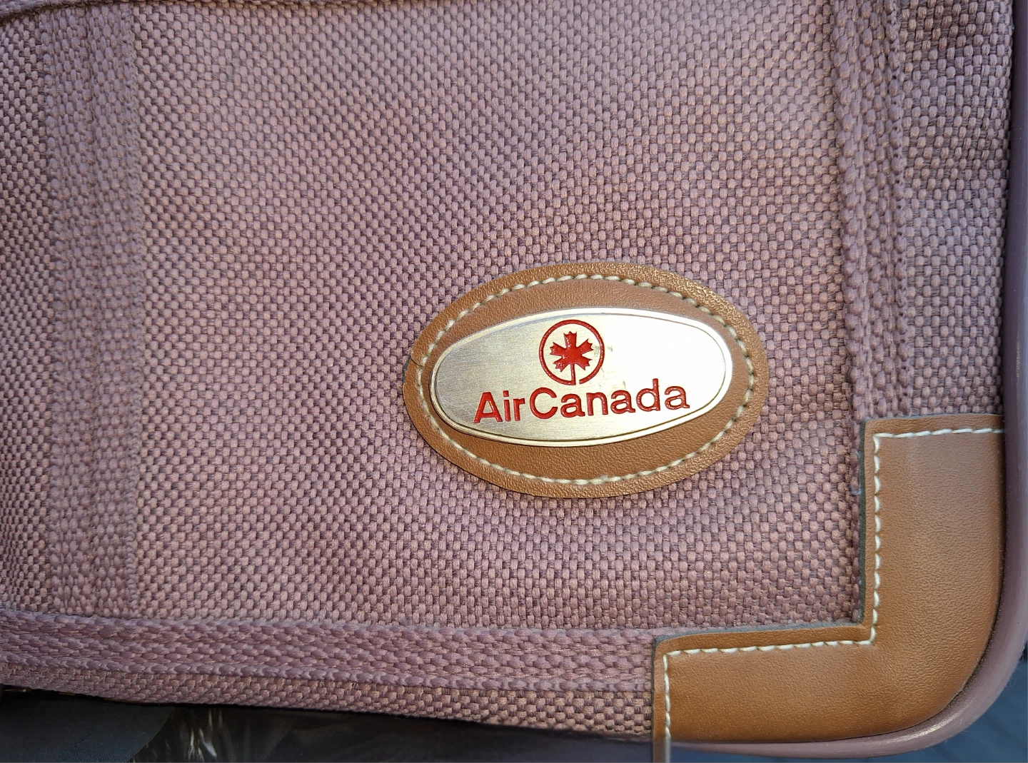 Air Canada Pink Travel Bag 🏈 (Kit Cat Club rescue) - photo 2