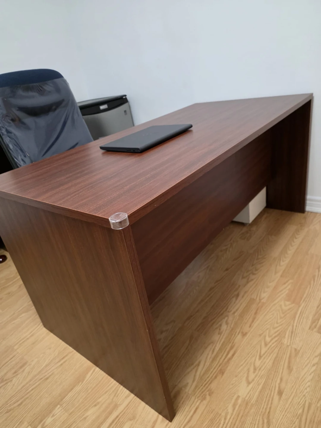 Dark Wood Finish Office Desk 120