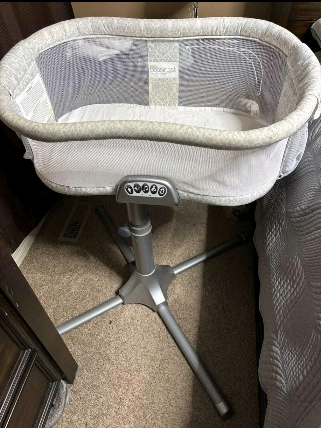 HALO Bassinest Swivel Sleeper - photo 2