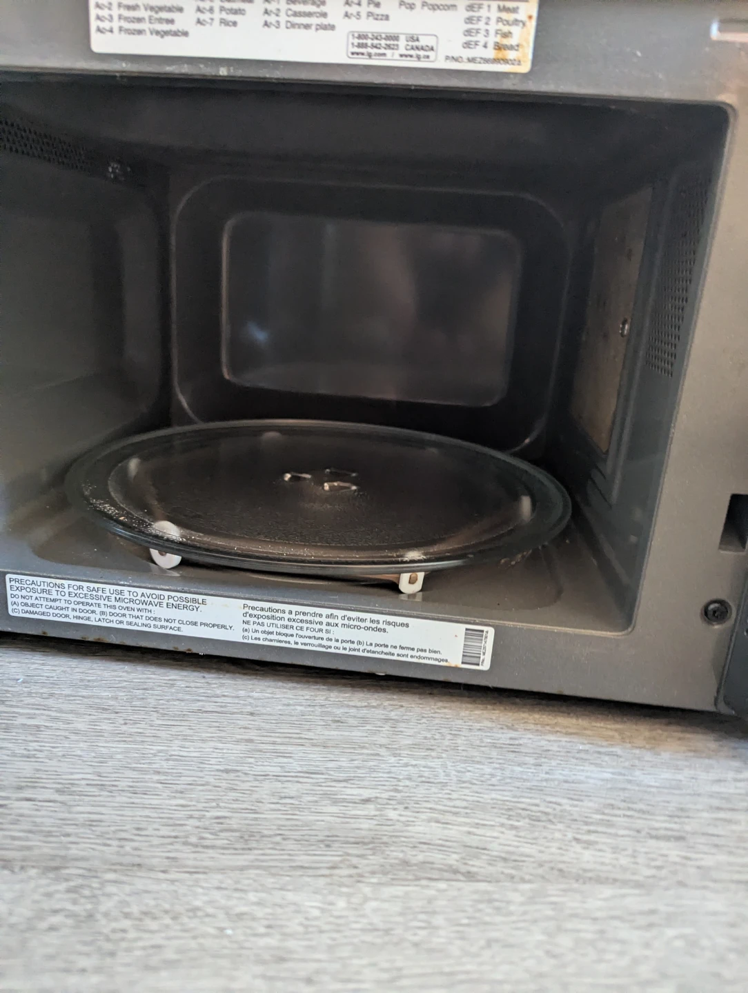 LG Microwave with Smart Inverter - photo 4