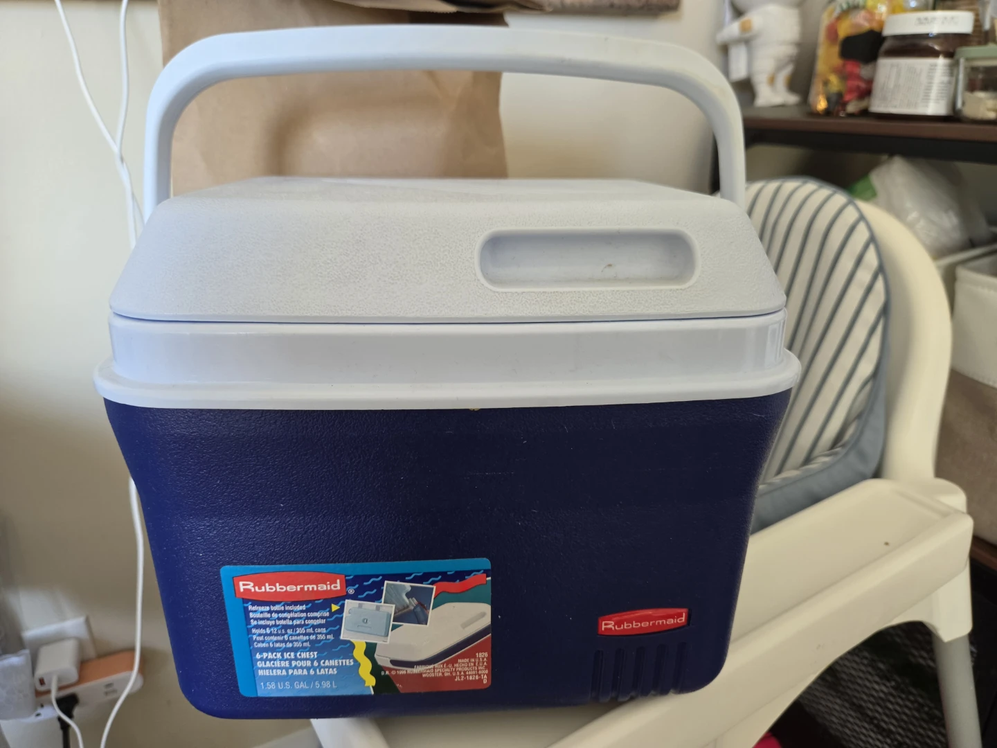 Rubbermaid 6-Pack Ice Chest