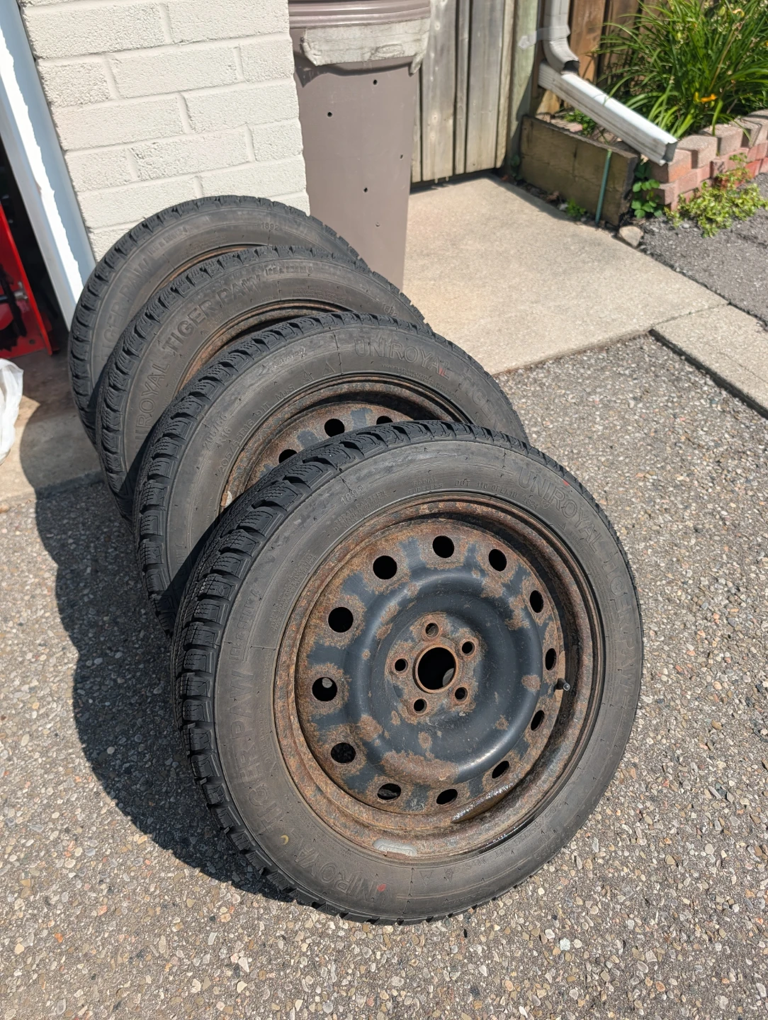 Set of 4 Uniroyal Tiger Paw Ice & Snow 3 Tires - photo 4