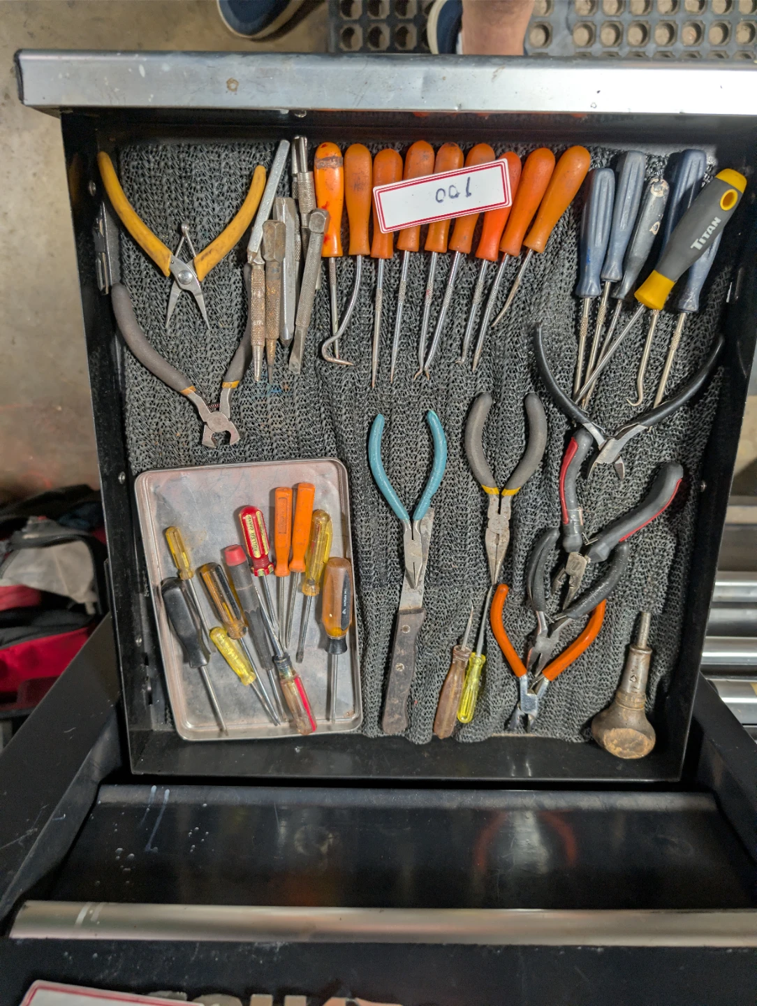 Husky 52 " roll cab and tools - photo 3