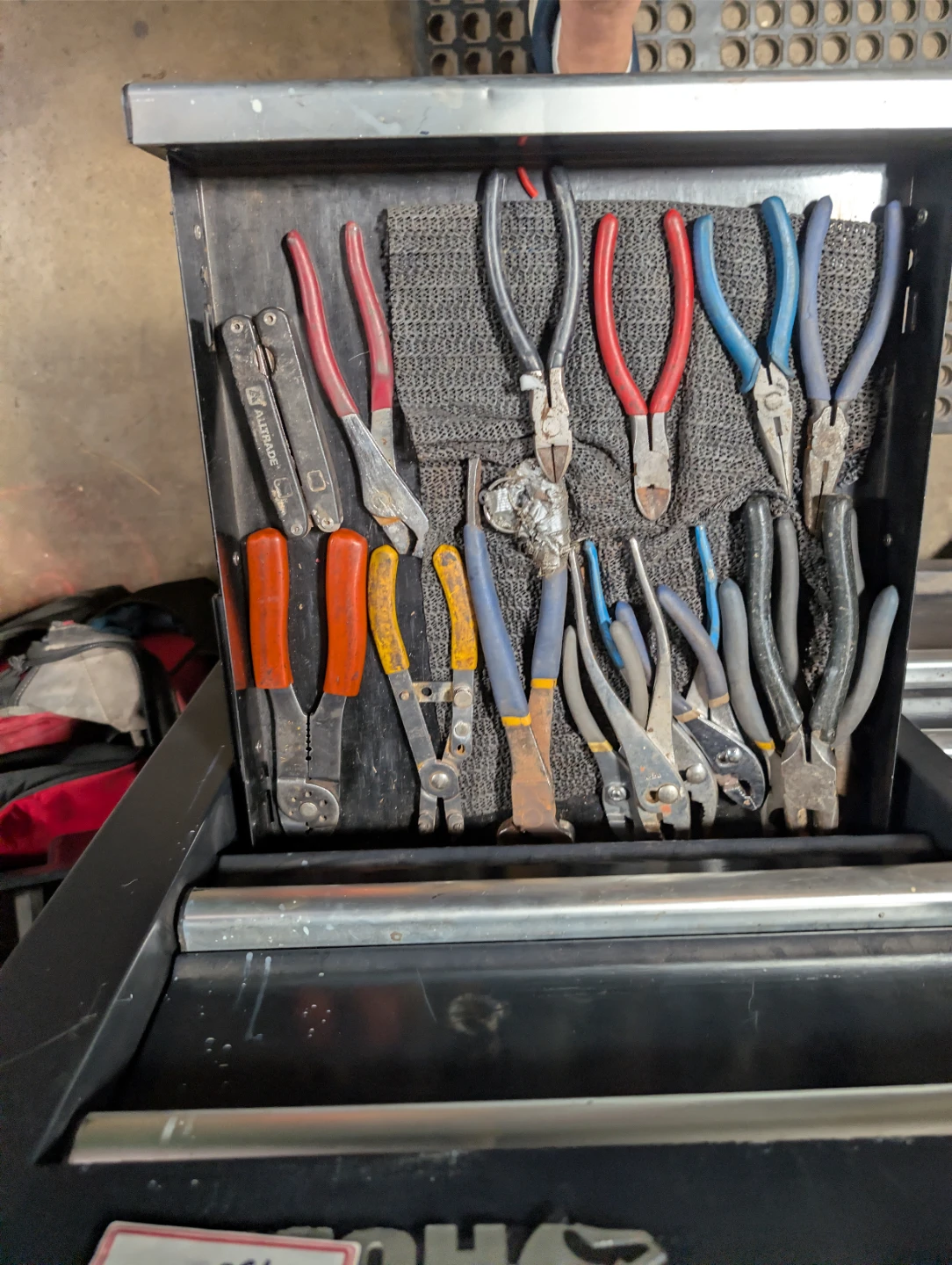 Husky 52 " roll cab and tools - photo 4