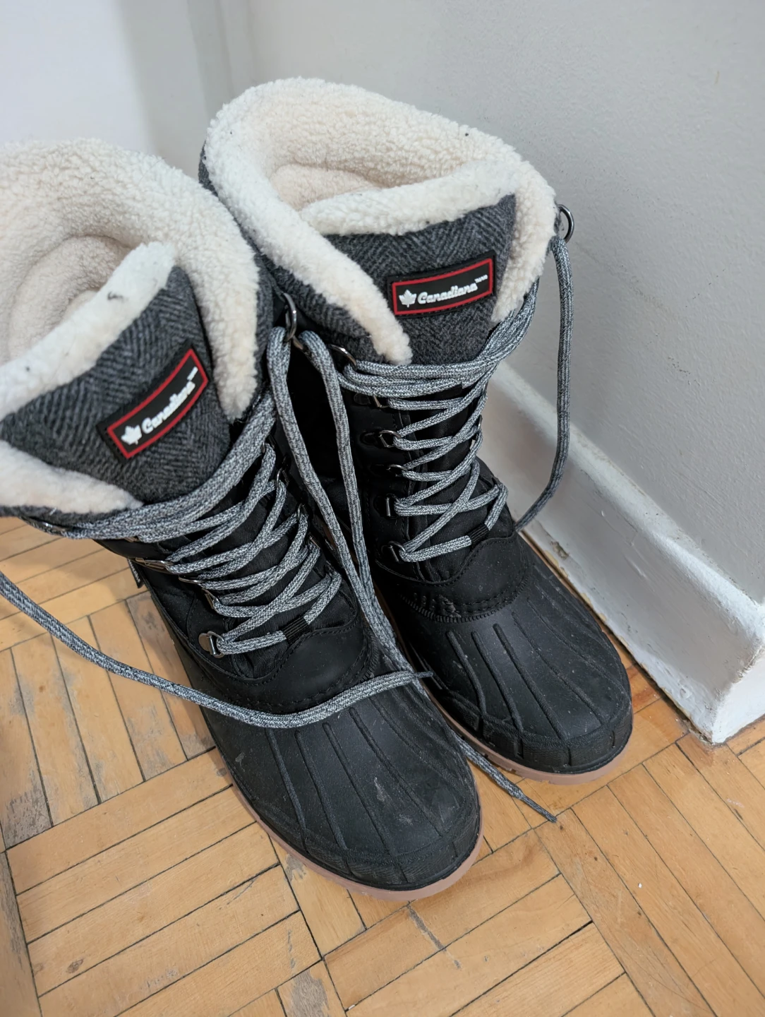 Canadiana winter boots - Size 9
