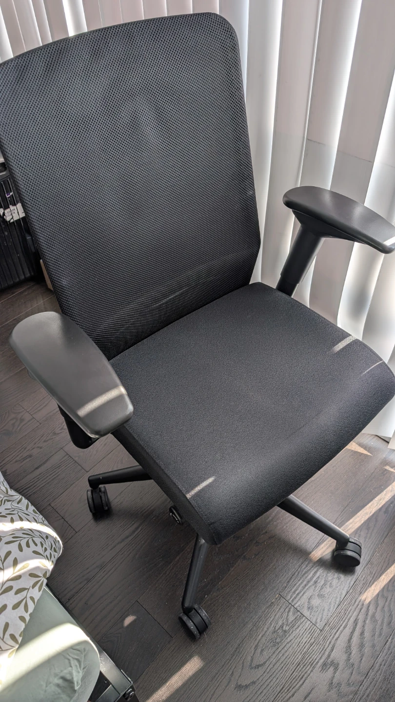 Black mesh office chair - photo 2