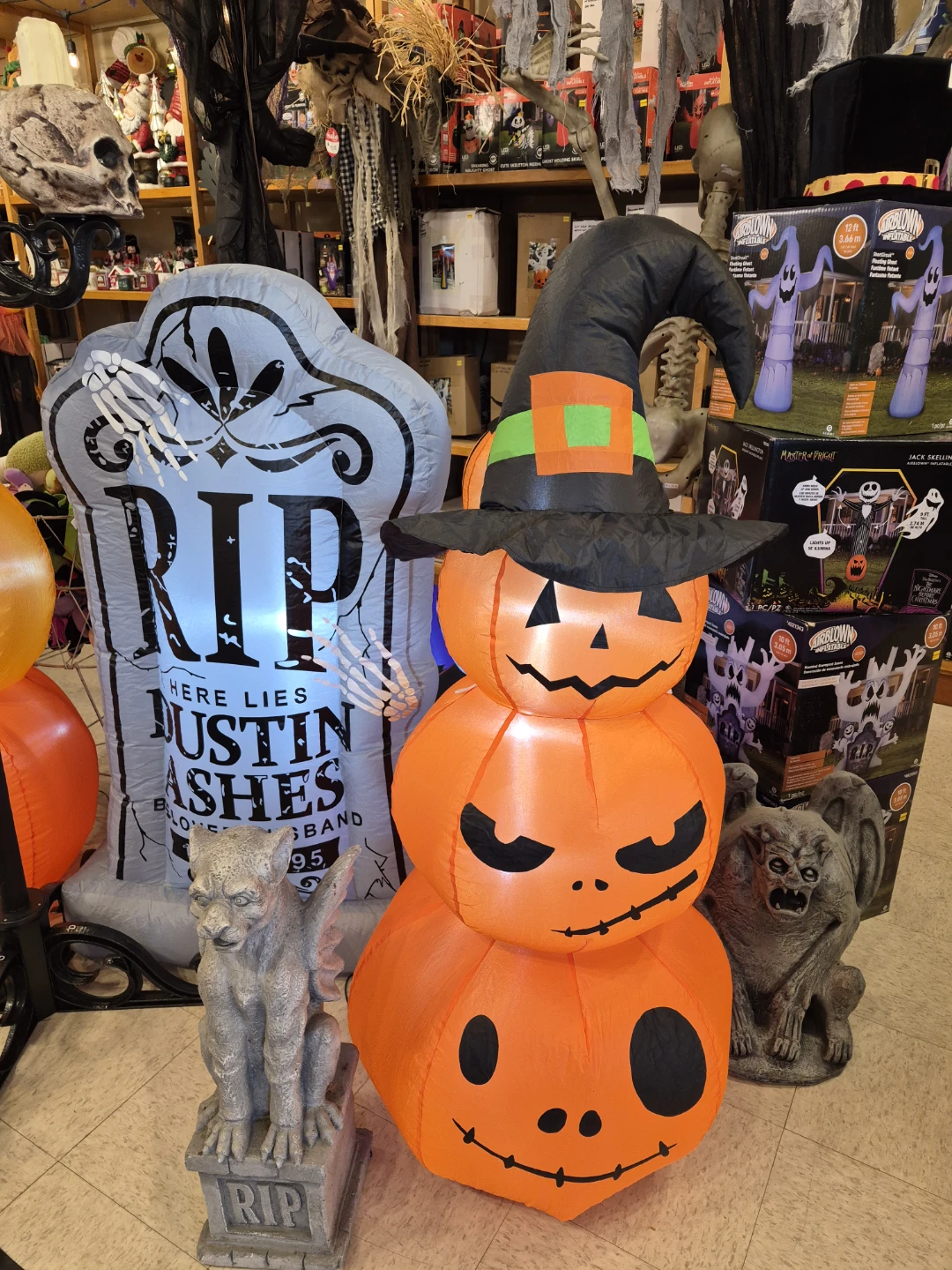 New Halloween 🎃 inflatables great prices over 100 available