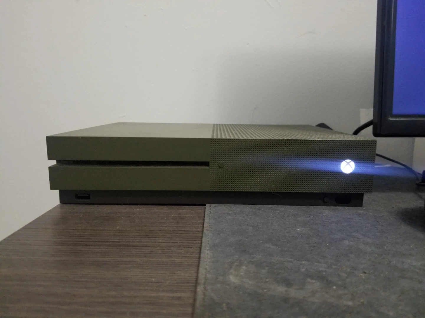 Xbox one S battlefield 1 edition (1TB Console)