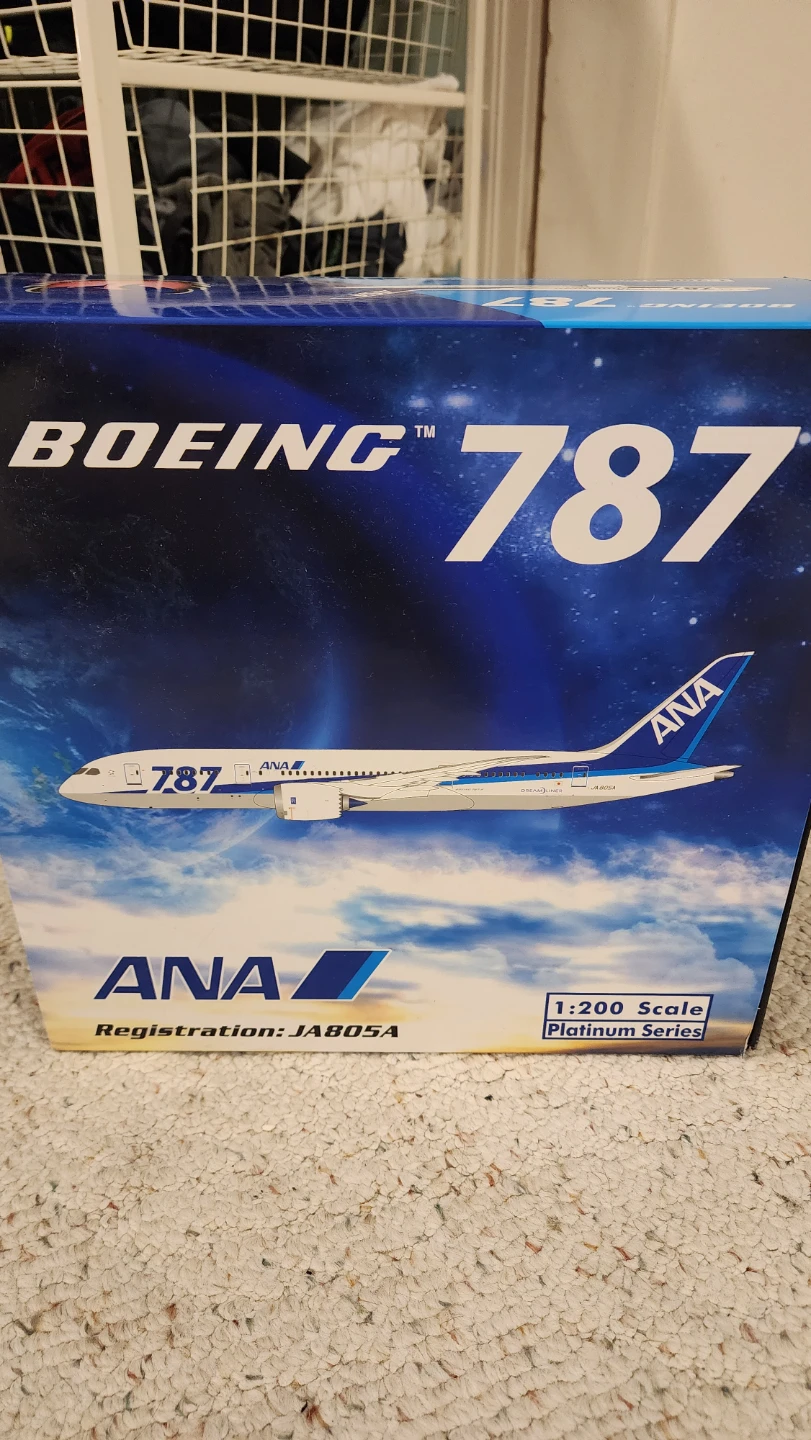 Boeing 787 ANA Platinum Series 1:200 Scale Model
