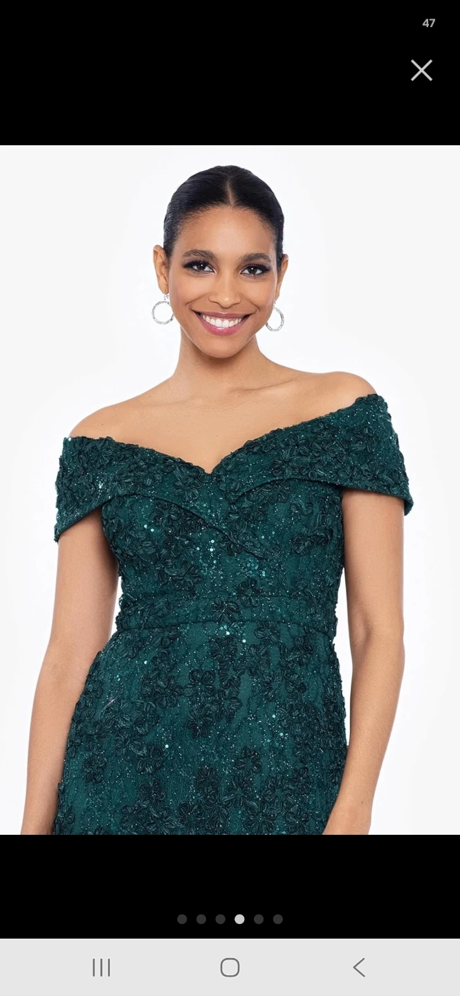 Xscape Emerald Green Off-the-Shoulder Dress Size 4 🏈