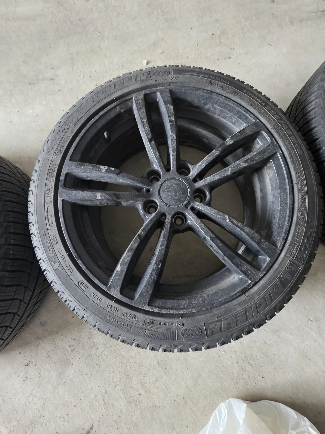 4 Michelin winter tires with black rims / purchased for BMW X1 - photo 3