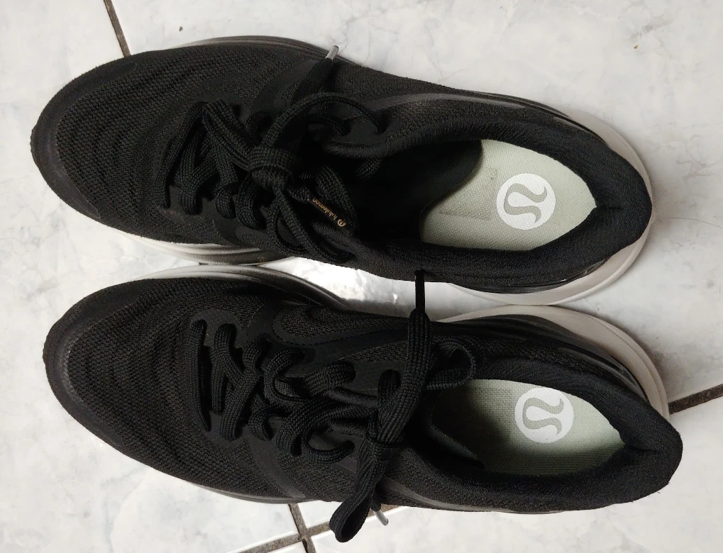 Lululemon Running Shoes (size 9) - photo 4