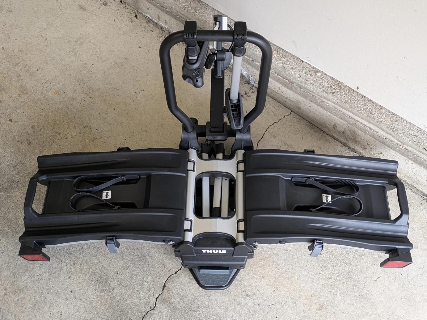 Thule EasyFold XT 2-Bike Hitch Carrier - photo 2