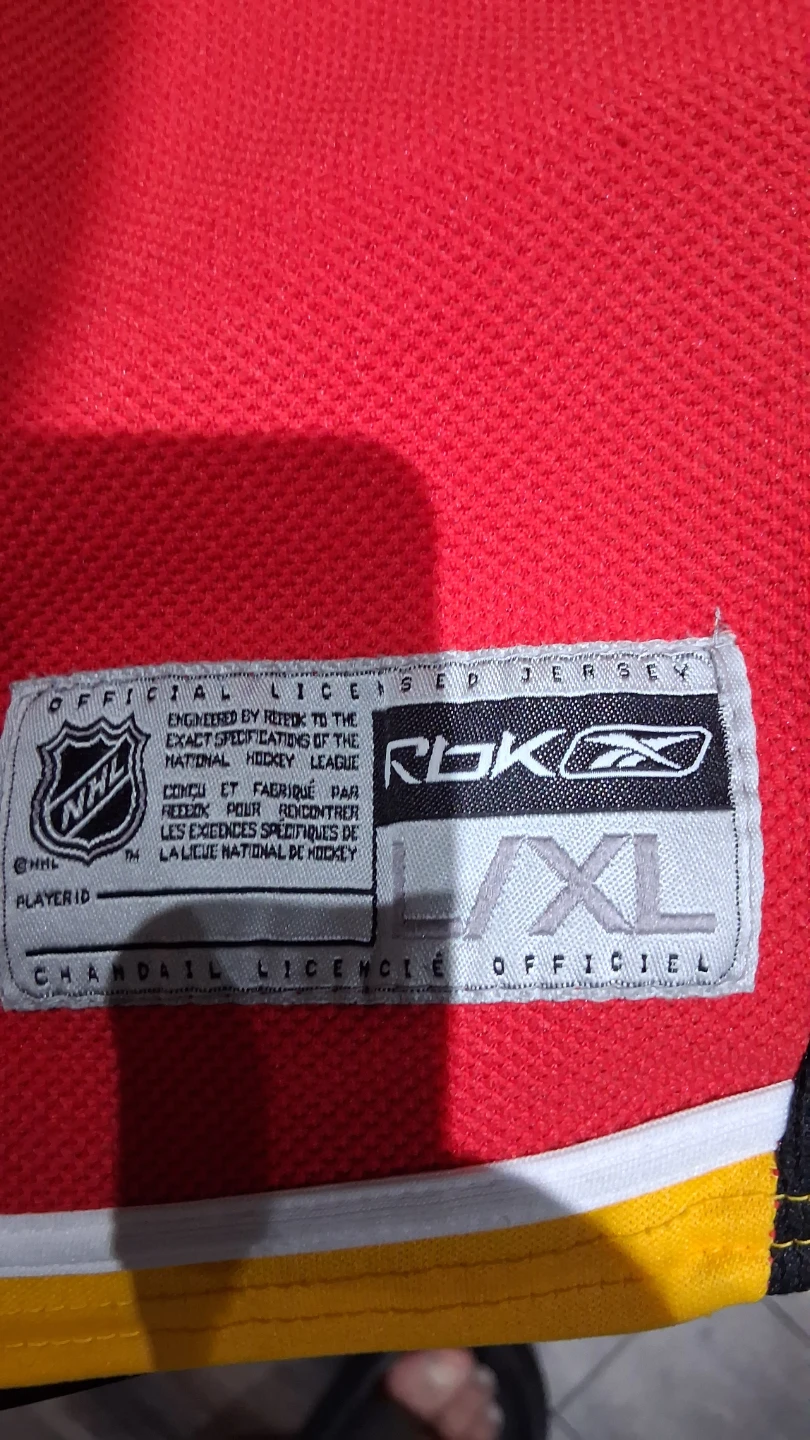 Reebok Calgary Flames Youth Hockey Jersey L/XL - photo 4