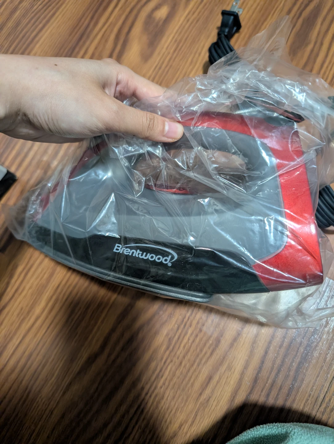 Brentwood Steam Iron - photo 3