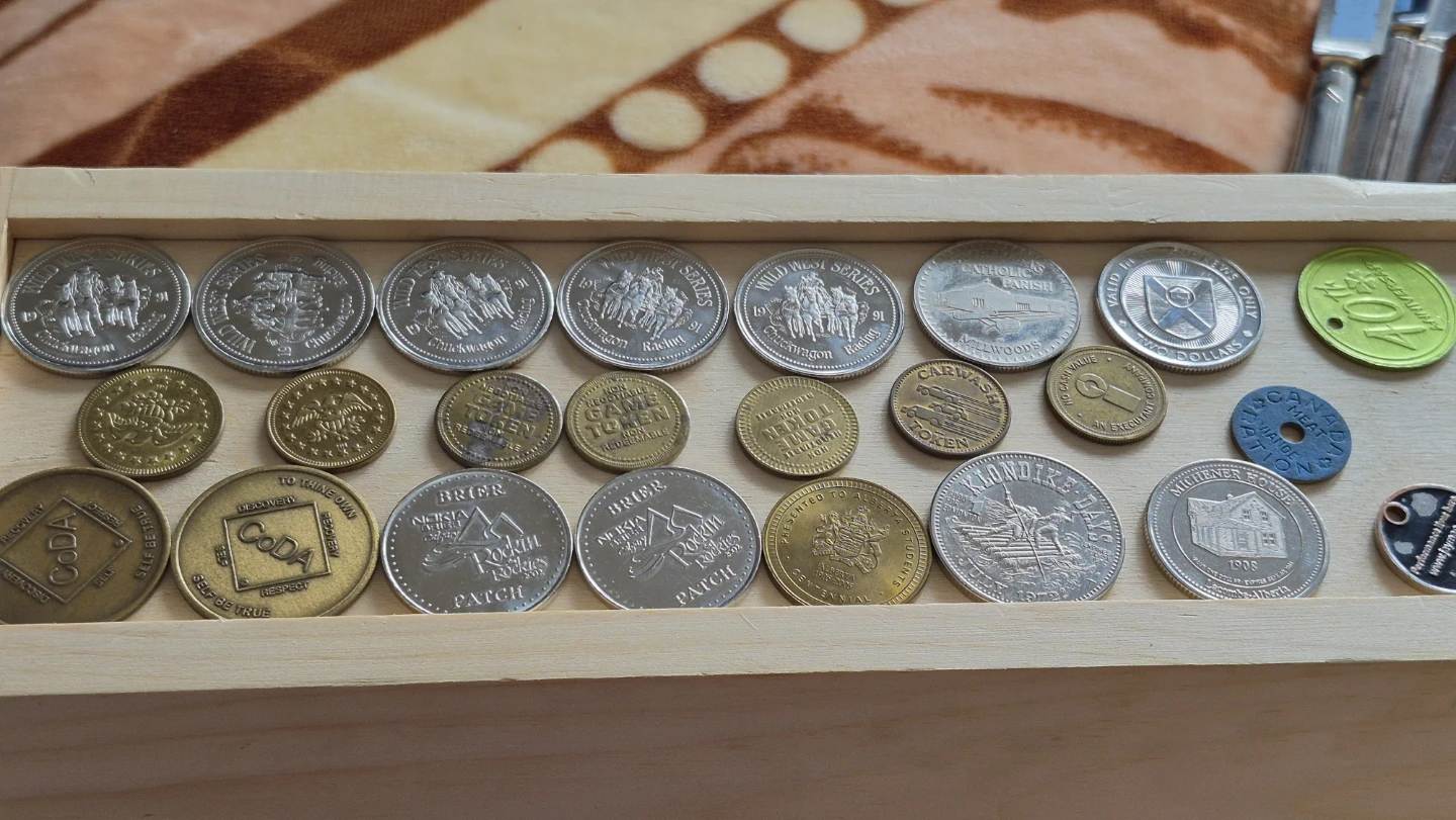 Assorted Vintage Canadian Collectible Tokens - photo 2