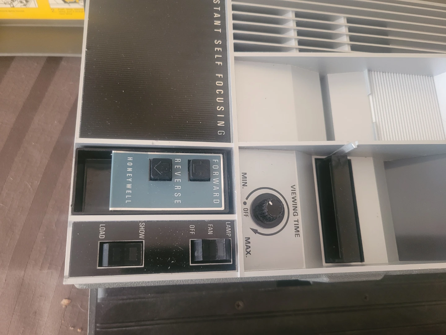 Honeywell Instant Self Focusing Slide Projector - photo 2