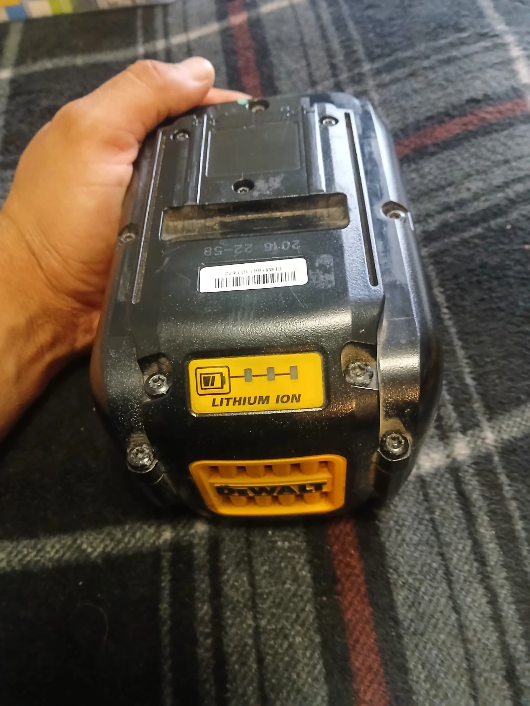 DeWalt DCB404 40V Max 4Ah Lithium Ion Battery - photo 5