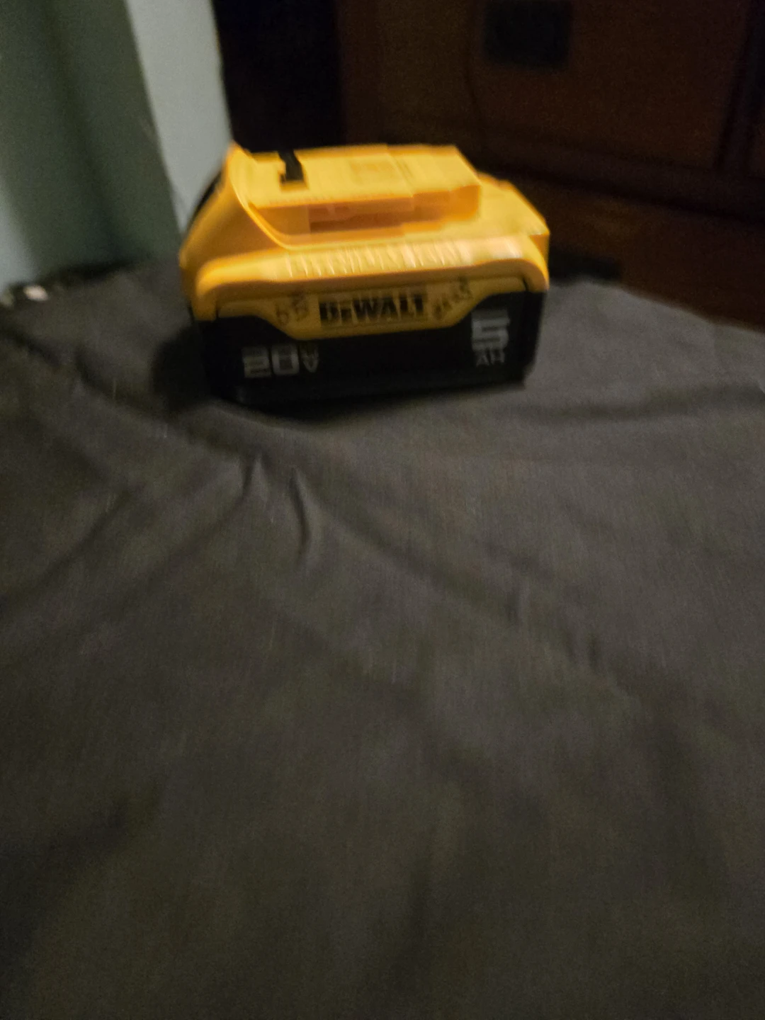 DeWalt 20V 5Ah Lithium Ion Battery - photo 3