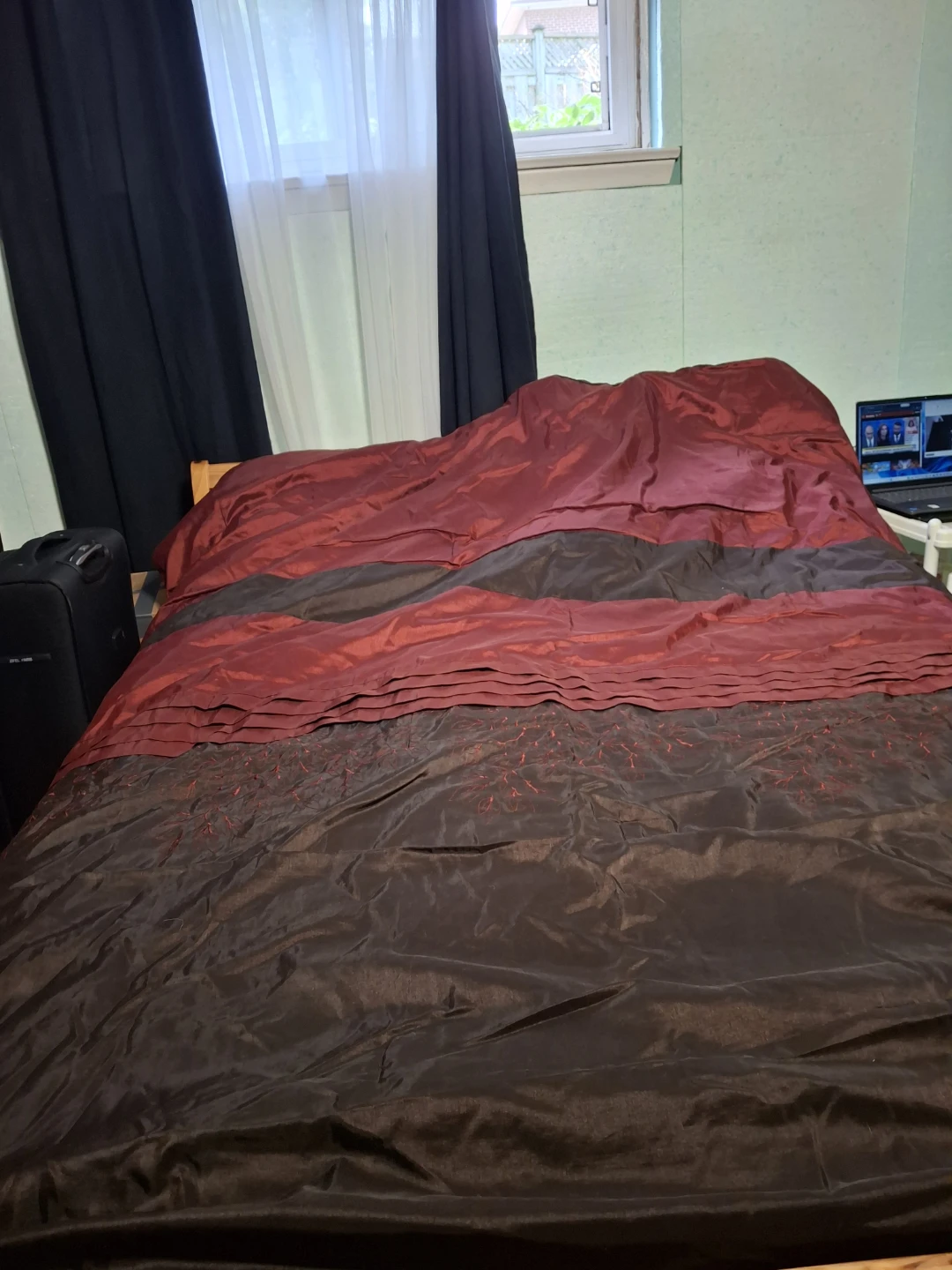 Burgundy and Brown Decorative Bed Comforter - photo 2