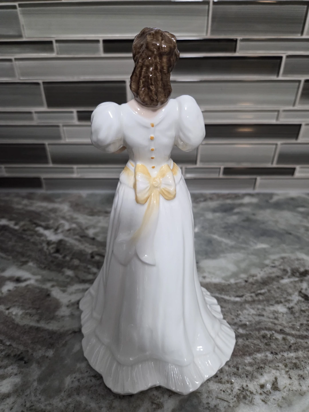 Royal Doulton Maria Figurine HN 3381 - photo 3