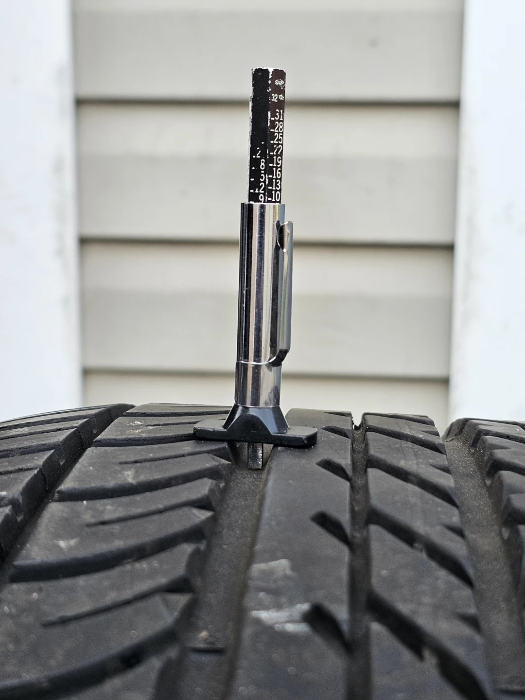 235/50 R20 ALL SEASON TIRE   (1 ONLY) - photo 5