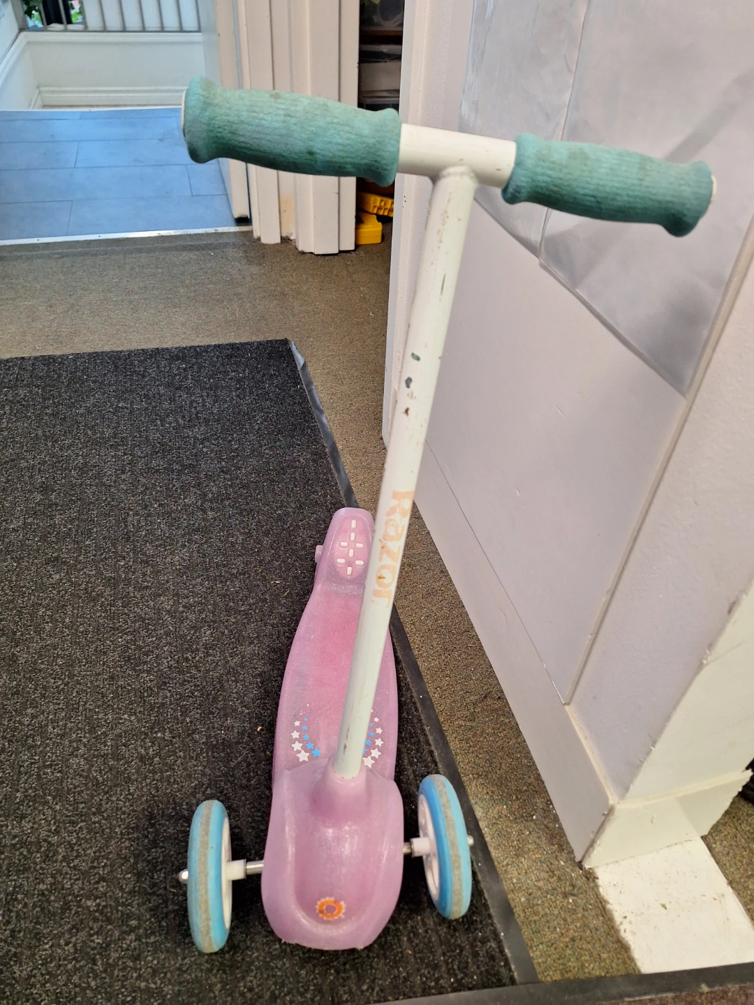 Razor Kids 3-Wheel Scooter free